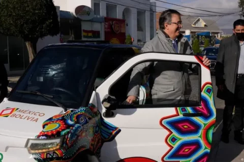 Asi es el vehiculo eléctrico boliviano de 6 mil dólares que ensamblan en Iztapalapa 