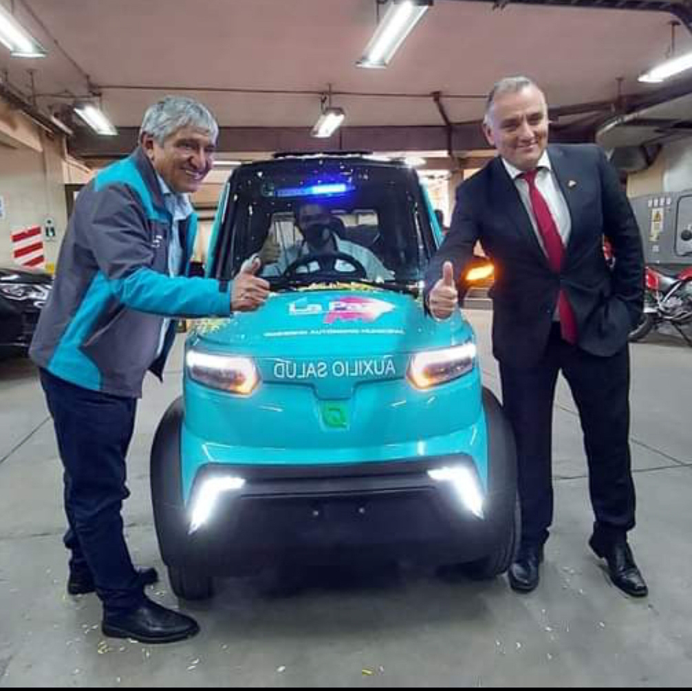 Vehículo eléctrico en taller