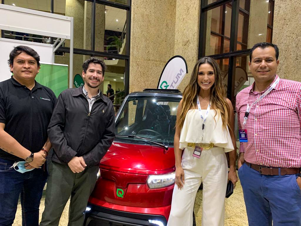Vehículo eléctrico en taller