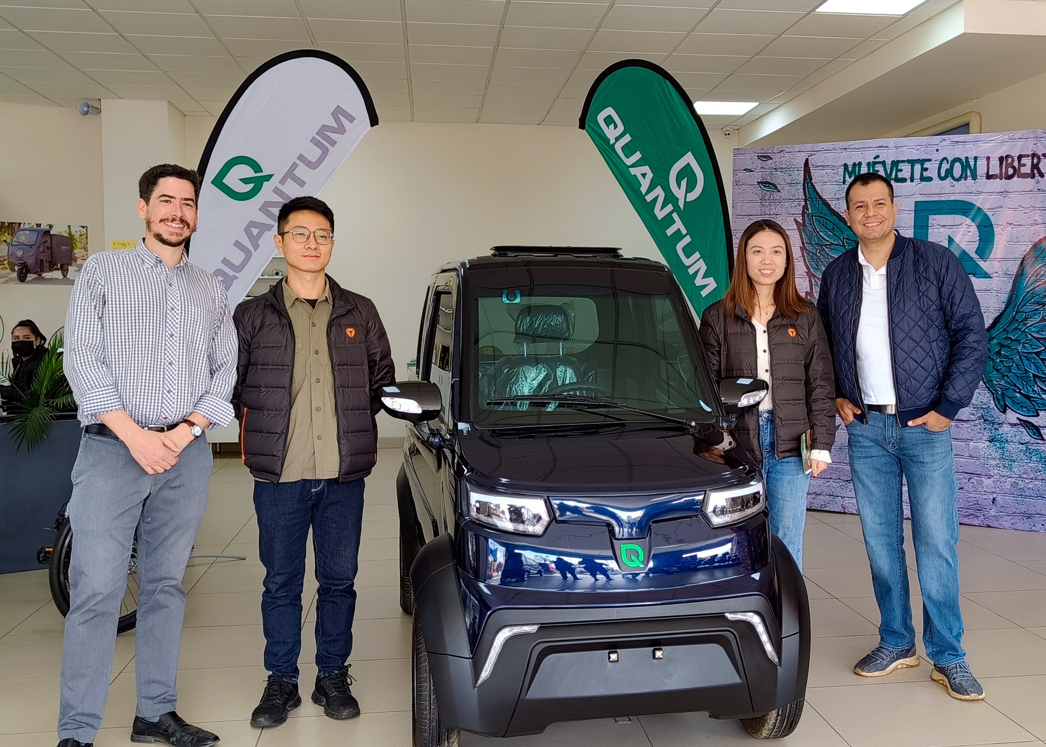 Vehículo eléctrico en taller