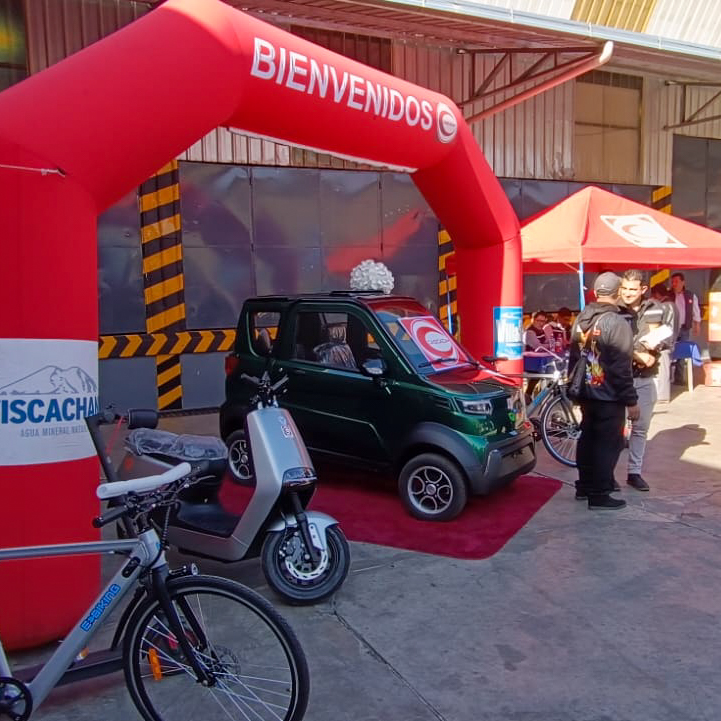 Vehículo eléctrico en taller