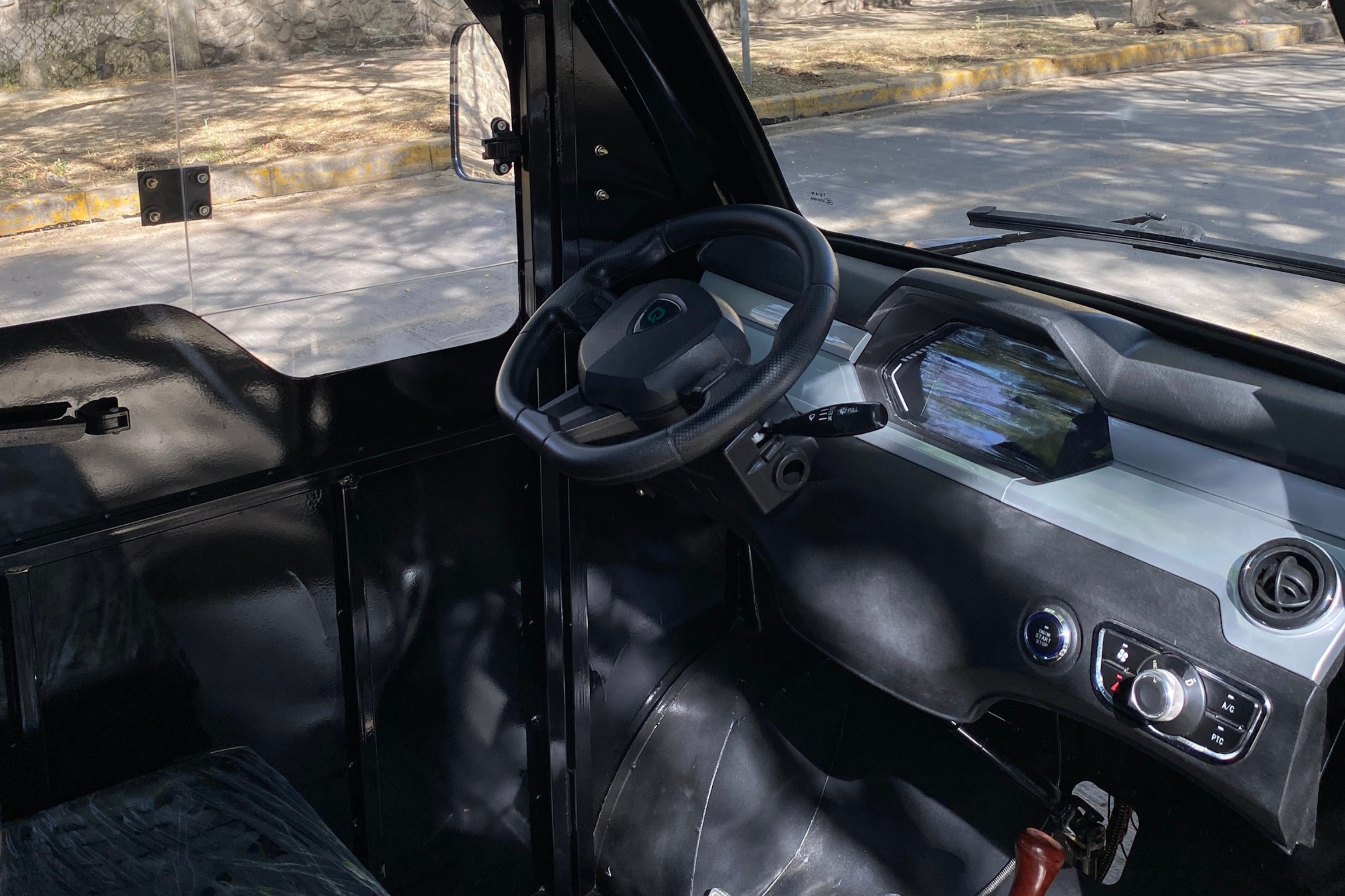 Cabina y tablero digital del Quantum DUKE