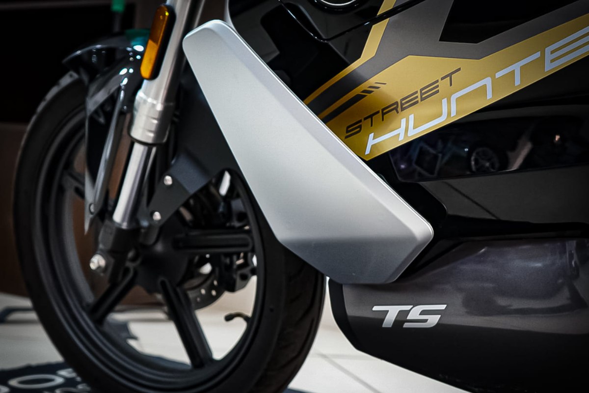 Detalle frontal y freno de disco de la Quantum TS Street Hunter