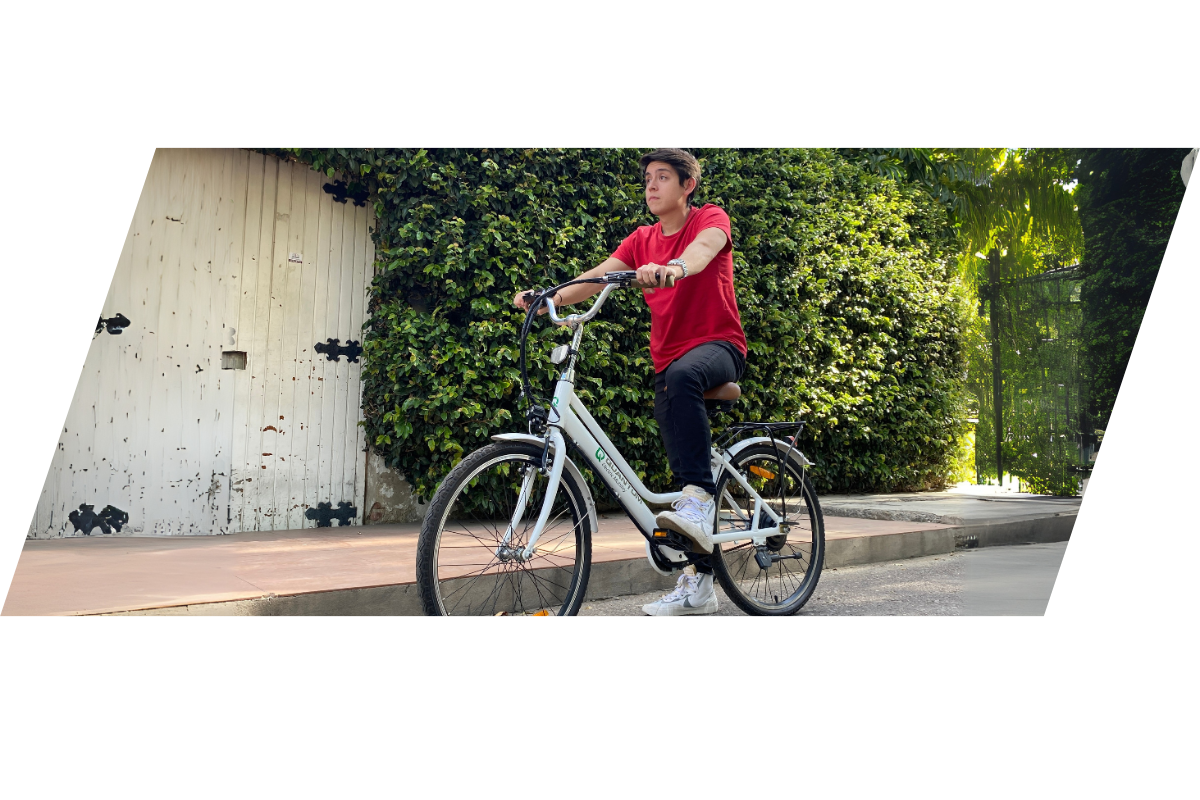 Vista exterior de la bicicleta ARA en color negro