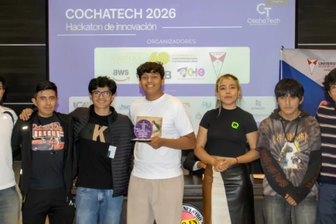 Quantum impulsa el talento joven en la clausura del Hackathon CochaTech 2026